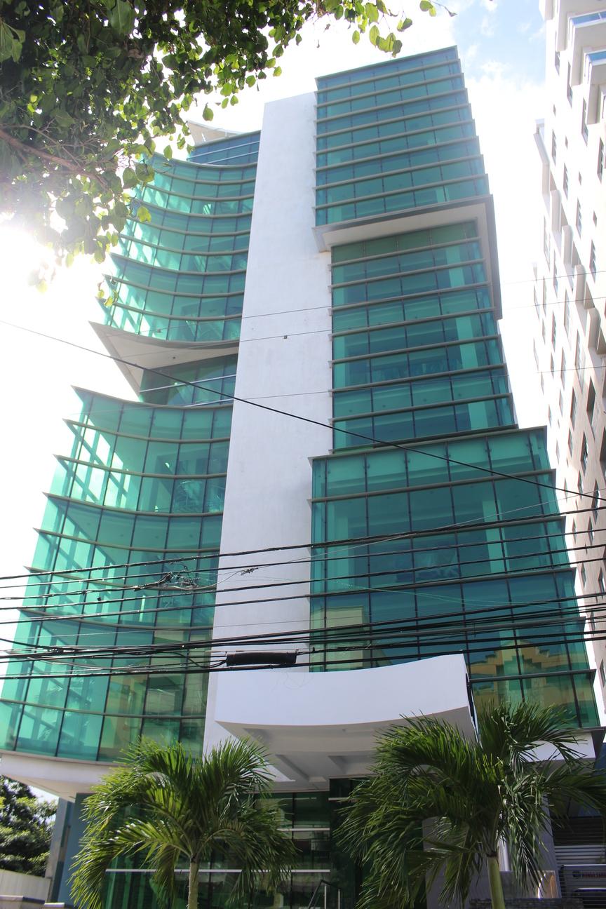 Instalación de ventanales de piso a techo Vitrolux